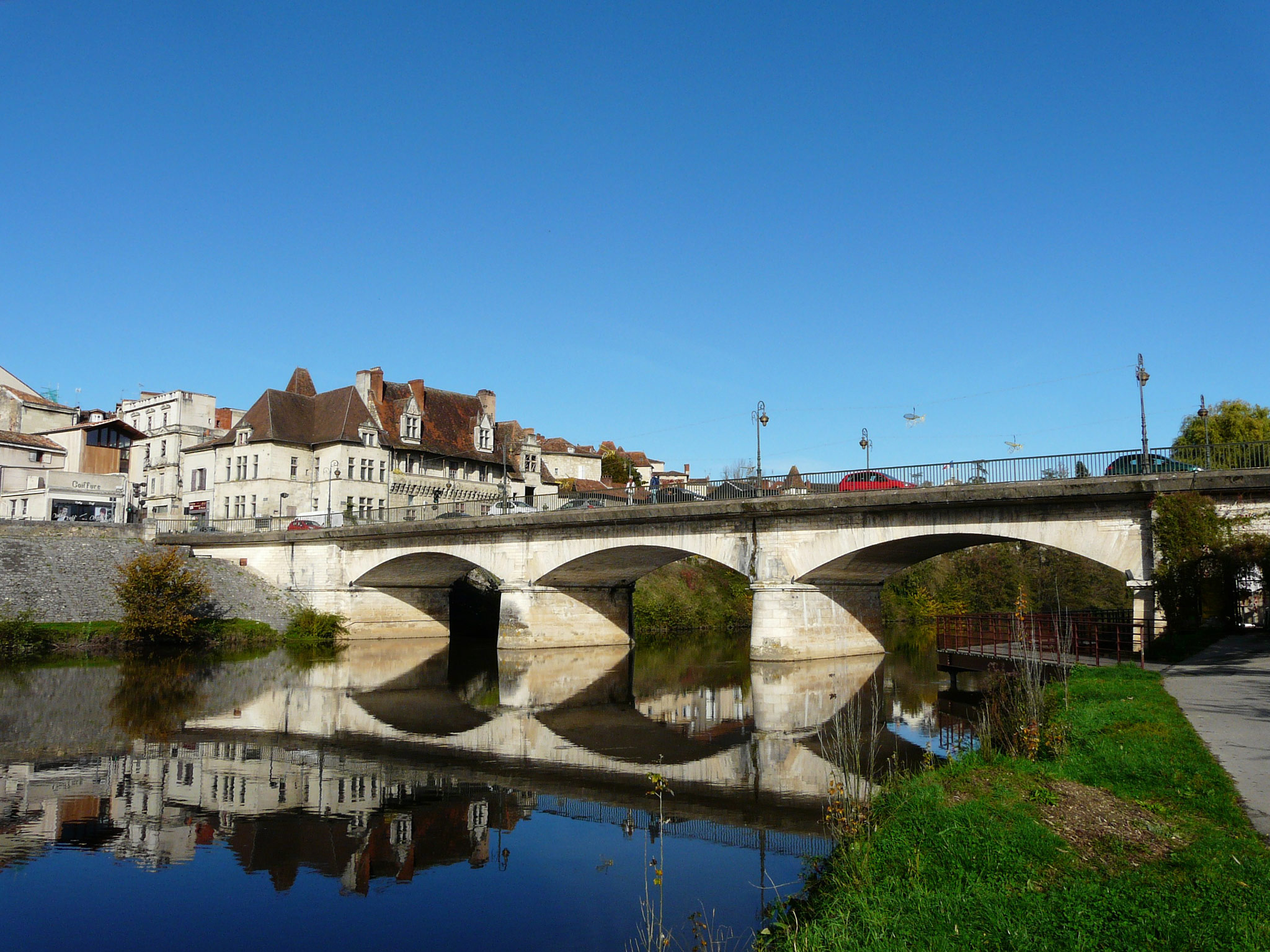 Périgueux (Photo license: CC BY-SA 3.0)